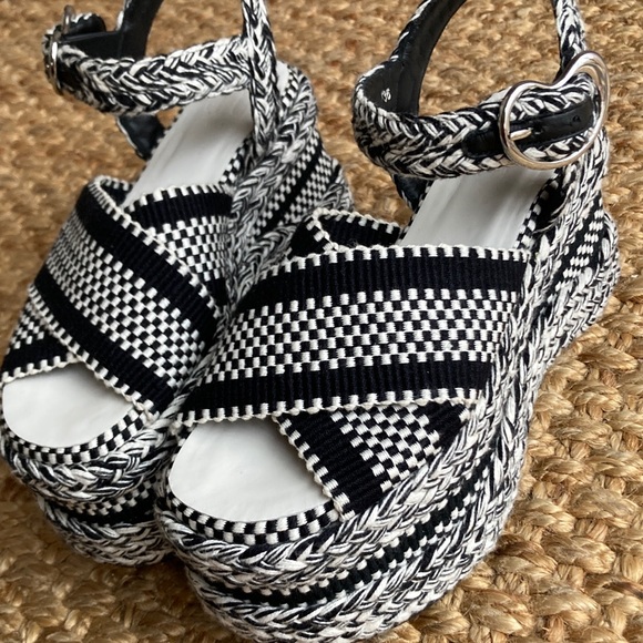 Amambaih Gala Platform. Size 36 - Picture 5 of 16